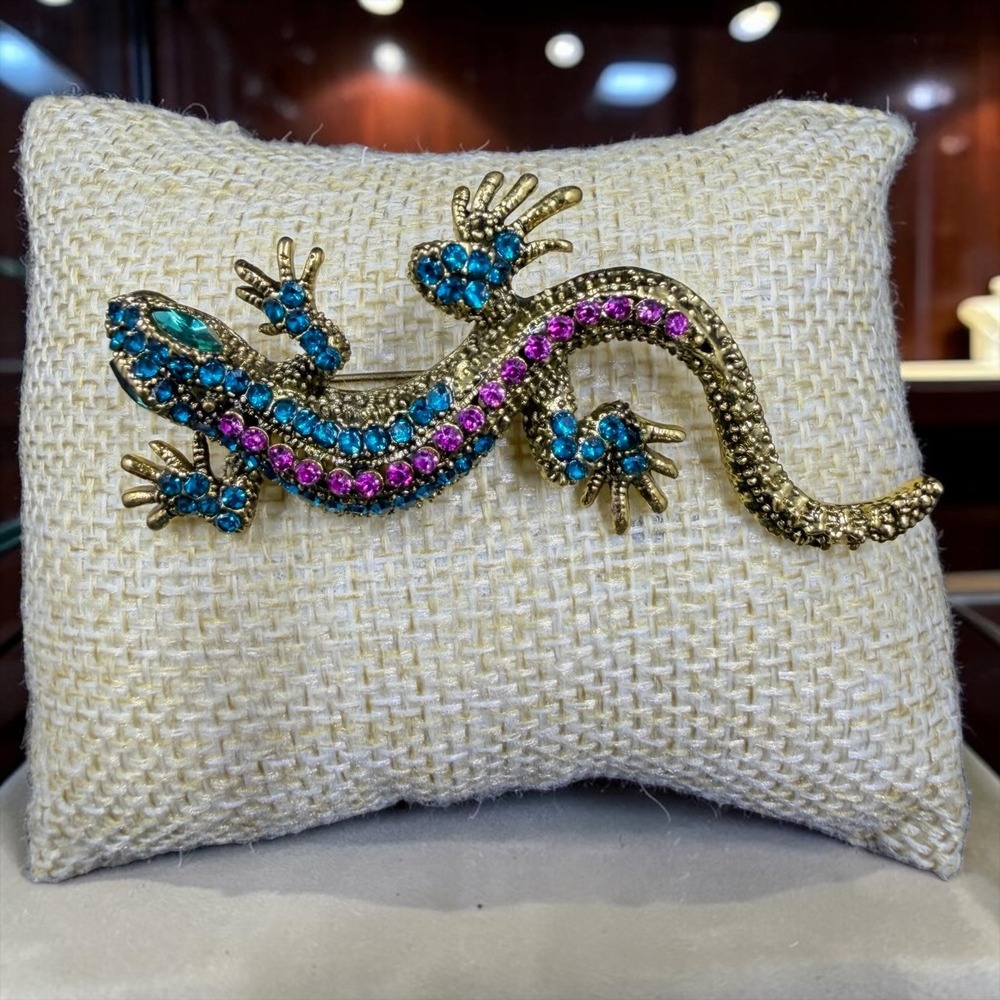 Vintage Rhinestone Lizard Gecko Brooch Pin Blue Pink Crystal Gold Tone Statement